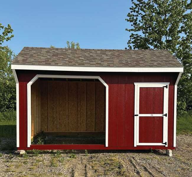 Animal Run-In Shelter With Tack Room